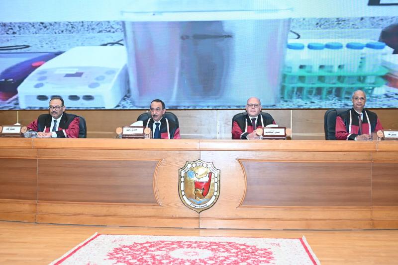 محافظ الإقليم ورئيس جامعة سوهاج يشهدان احتفالية الدفعة 30 بكلية الطب البشري*