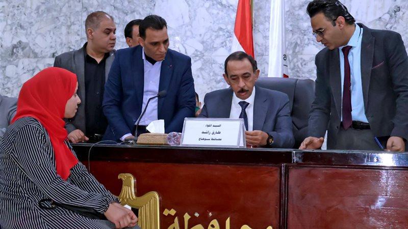 يعقد اللقاء الجماهيري لتلبية شكاوى وطلبات المواطنين