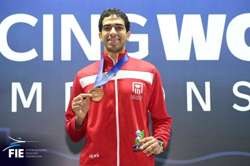 وزير الشباب والرياضة يهنئ أحمد هشام بعد تتويجه ببرونزية بطولة العالم للسلاح بالبرازيل