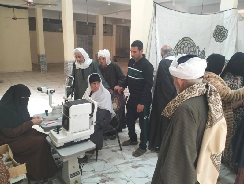 تقديم خدمات طبية للمواطنين خلال قافلة سكانية بقرية العروبة بالدلنجات