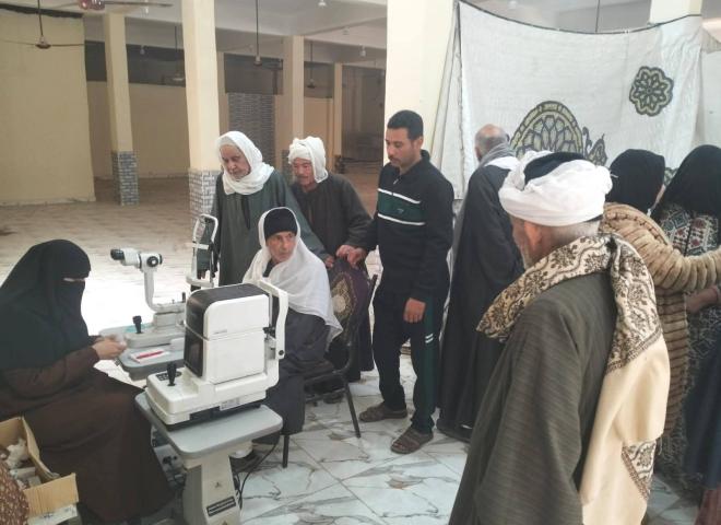 تقديم خدمات طبية للمواطنين خلال قافلة سكانية بقرية العروبة بالدلنجات