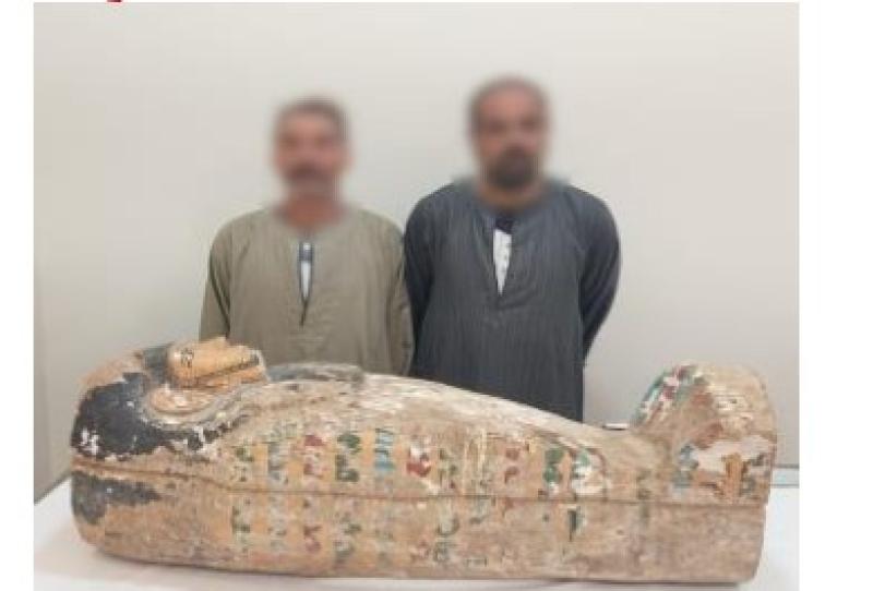 ضبط تابوت أثرى بحوزة شخصين بقصد الاتجار بسوهاج