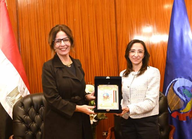 الدكتورة/ جاكلين عازر تستقبل الدكتورة/ جيهان زكي - وزيرة الثقافة لتوقيع بروتوكول يعيد مكتبة البلدية إلى النور وتفقد عدد من الصروح الثقافية على أرض المحافظة