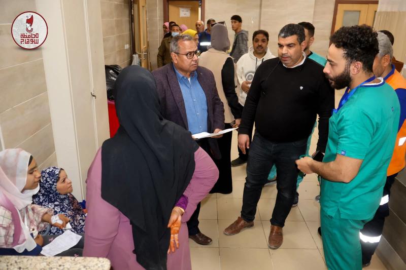 محافظ سوهاج ينيب السكرتير المساعد لتفقد حالة مصابي حادث جرجا بالمستشفى الجامعي بالكوامل