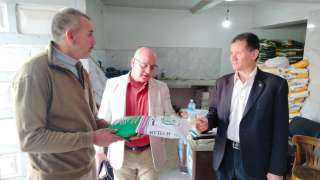 ” وكيل زراعة البحيرة  ” يتابع منافذ بيع التقاوى من الذرة والأرز الواردة لمخازن الإرشاد الزراعى بالمديرية والمراكز استعدادا للموسم الصيفى