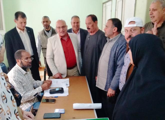وكيل وزارة الزراعة يتابع الجمعيات الزراعية المحول لها مزارعين لصرف الأسمدة من مراكز أخرى بالبحيرة