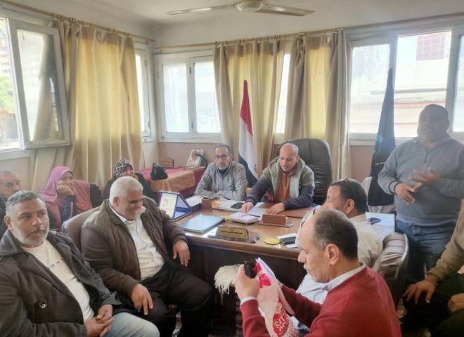 اسماعيل ...خلال الاجتماع الشهرى بمديرى الجمعيات اليوم لابد من الالتزام بمساحة الارز المحدده لكل جمعيه .