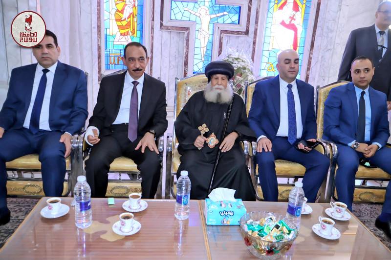 محافظ سوهاج يزور المطرانيات لتقديم التهنئة للأخوة الأقباط بمناسبة عيد القيامة المجيد