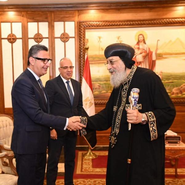 الدكتور شريف فاروق وزير التموين والتجارة الداخلية يهنئ قداسة البابا تواضروس الثاني بعيد القيامة المجيد