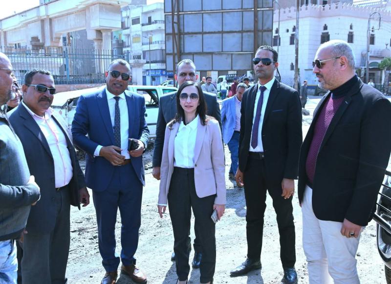 محافظ البحيرة تشيد بجهود رفع تراكمات القمامة بالمقلب العشوائي بدمنهور في وقت قياسي