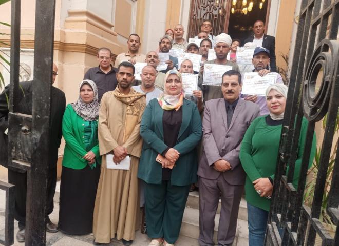 أمانة محافظة سوهاج لجنة التواصل الشعبى والجماهير  كرمت عدد ١٥ عامل بمركز ومدينة سوهاج