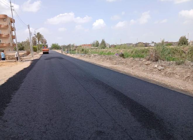 متابعة ميدانية لمشروعات البنية التحتية بالبحيرة ..   رصف طريقين بالرحمانية بطول 2.9 كم لتحسين السيولة المرورية