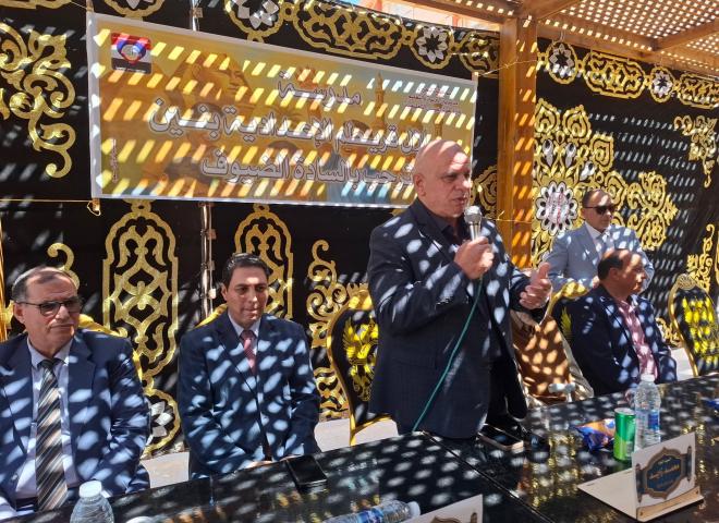 رئيس مدينة حوش عيسي ومدير الإدارة ونقيب المعلمين  ” كرموا الطلبة المتفوقين و حفظة القرآن الكريم  بمدرسة جلال قريطم الإعدادية  ..