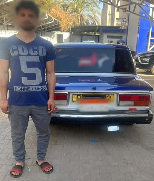 ضبط سائق أجرة طمس لوحة سيارته المعدنية في سوهاج