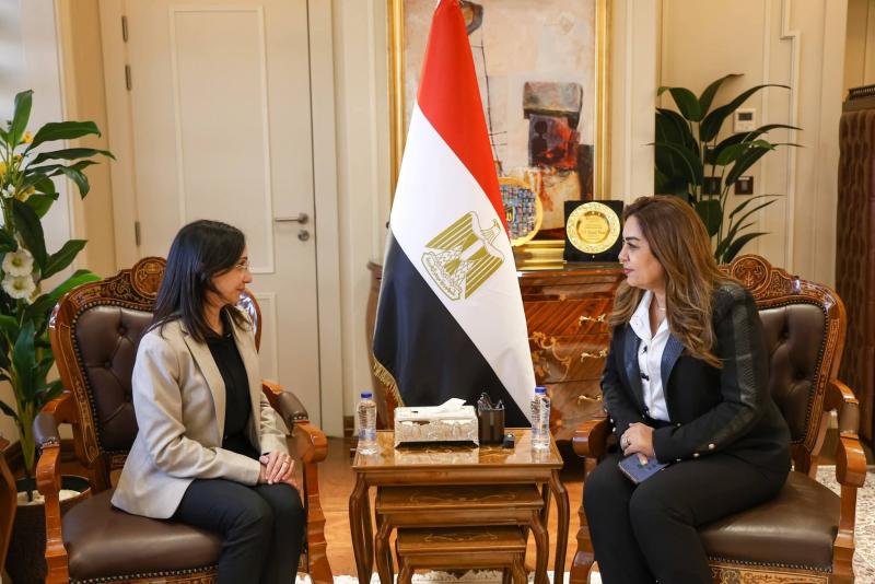 وزيرة التنمية المحلية والبيئة ومحافظ البحيرة تشهدان توقيع عقود تشغيل وصيانة وتطوير ٣ مجازر بالمحافظة مع إحدي شركات القطاع الخاص
