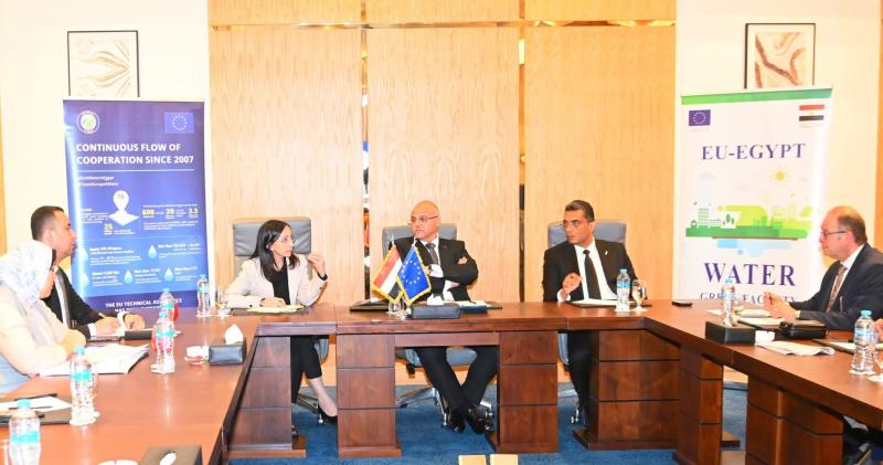 محافظ البحيرة تشارك في جلسة تنسيقية حول مشروعات الشراكة مع القطاع الخاص لمعالجة الصرف الصناعي بحضور محافظي الإسكندرية والبحر الأحمر