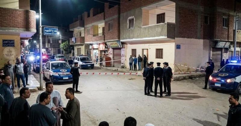 موظف يقتل زوجته ويصيب طفلتيه بسكين بسوهاج بسبب الخلافات الأسرية
