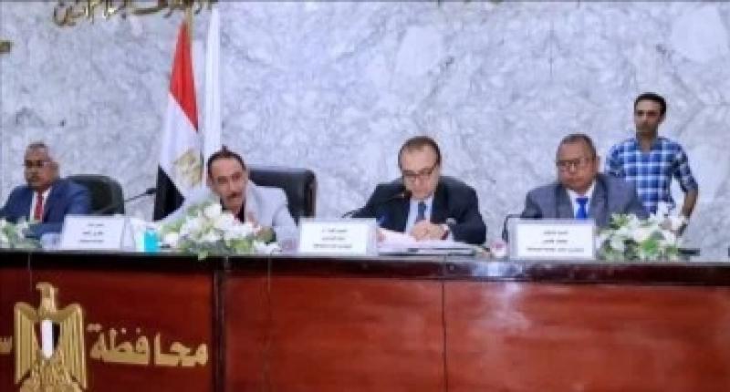 محافظ سوهاج: منع الإجازات لجميع القيادات التنفيذية حتى انتهاء أعمال الموجة 29
