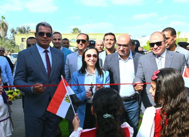 محافظ البحيرة تفتتح منفذاً سلعياً بالنوبارية والذي يضم سلع غذائية وملابس ومفروشات بمشاركة عدد من كبرى الشركات والعارضين