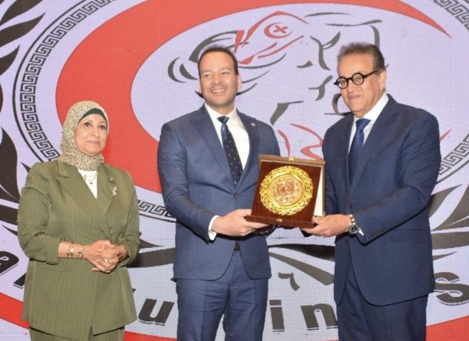 وزير الصحة والسكان يكرم وكيل وزارة الصحة بالبحيره
