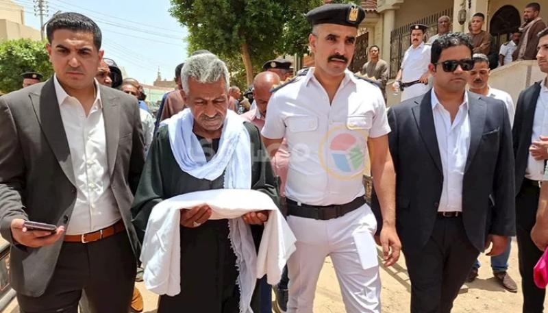 القودة تنهي سنوات الخصومة..  جلسة الصلح بين عائلتين طايع وغنيم بالمراغة بسوهاج
