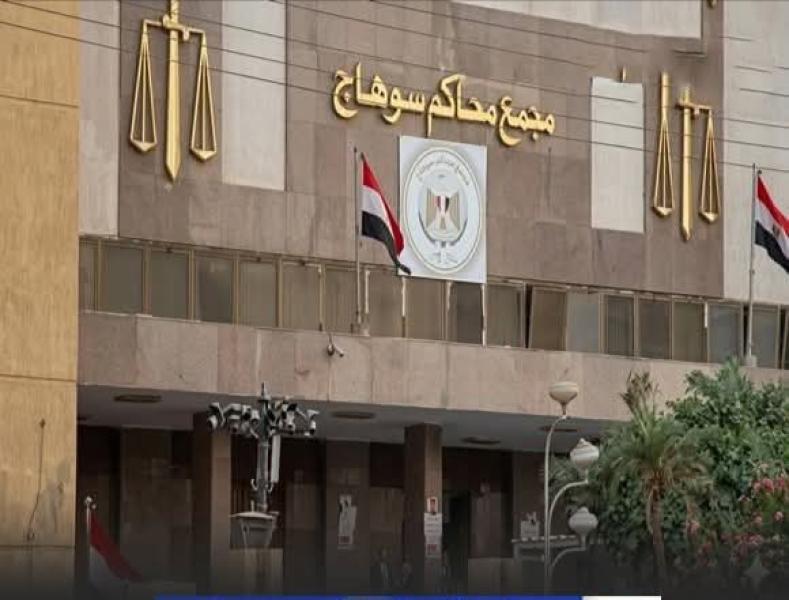 السجن 10 سنوات لمتهم بابتزاز فتاة على الانترنت بسوهاج