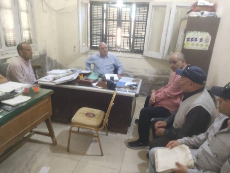 وكيل الوزارة يتفقد جمعية سرنباى الزراعية بالمحمودية فى أجازة عيد الأضحى
