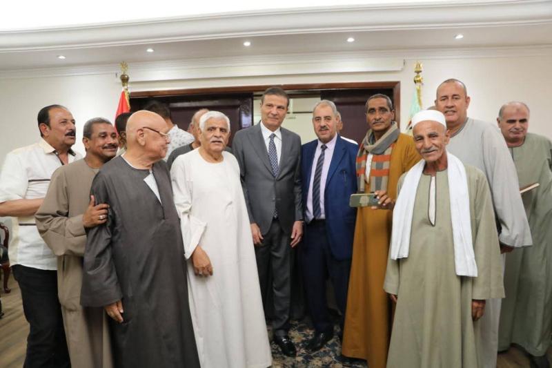 وزير الزراعة يلتقي قيادات التعاونيات الزراعية وممثلي الفلاحين لبحث آليات منظومة الأسمدة ودعم مبادرة ”القرية المنتجة”