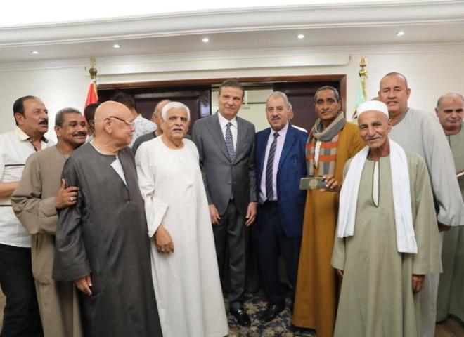 وزير الزراعة يلتقي قيادات التعاونيات الزراعية وممثلي الفلاحين لبحث آليات منظومة الأسمدة ودعم مبادرة ”القرية المنتجة”