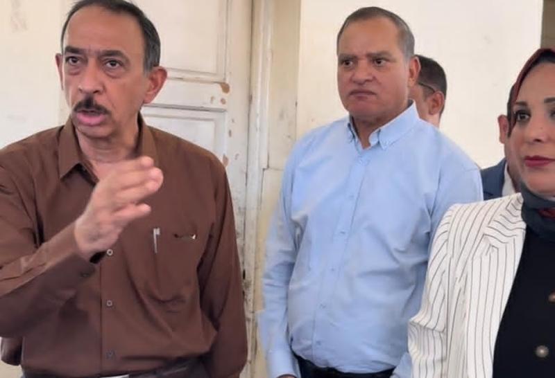 استياء محافظ سوهاج من تدني النظافة بكافتريا موقف الكوثر.. وإنذار بإلغاء التعاقد