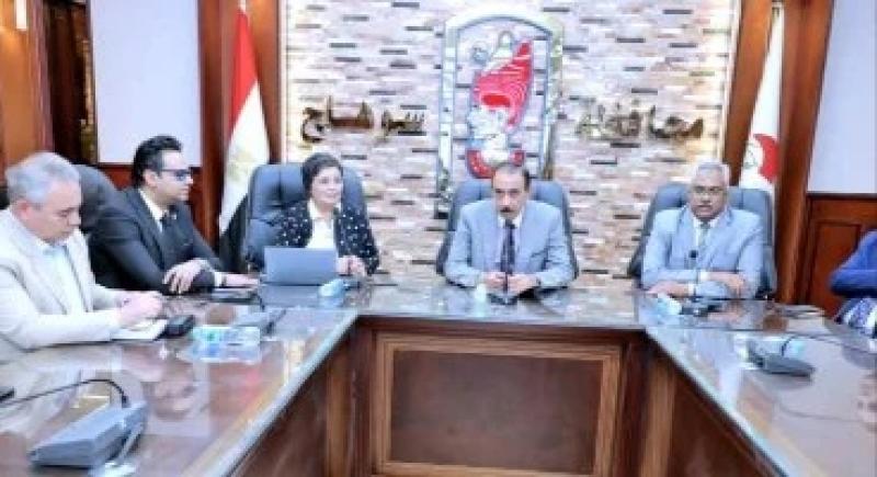 نائب وزير الصحة ومحافظ سوهاج يتابعان مؤشرات التنمية السكانية