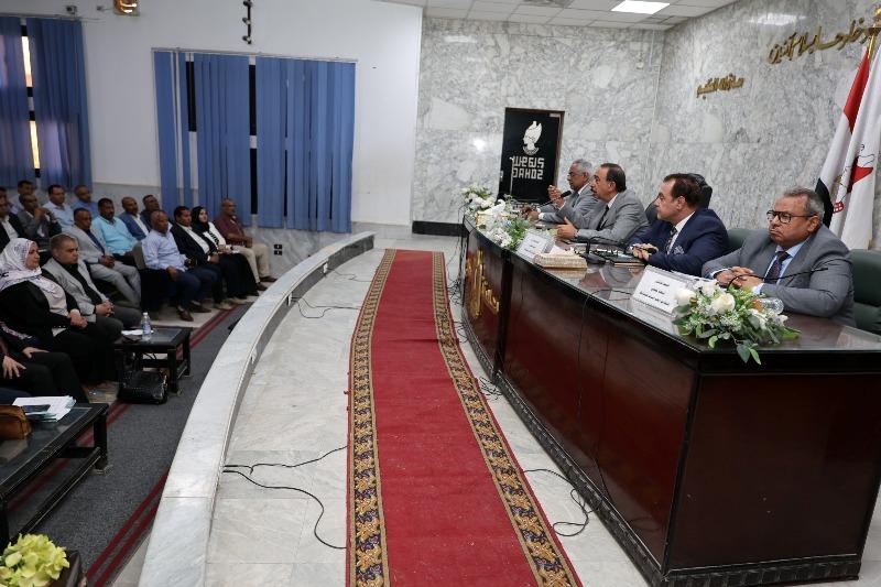 محافظ سوهاج يلتقى رؤساء ونواب الوحدات المحلية الجدد عقب حركة التنقلات الأخيرة