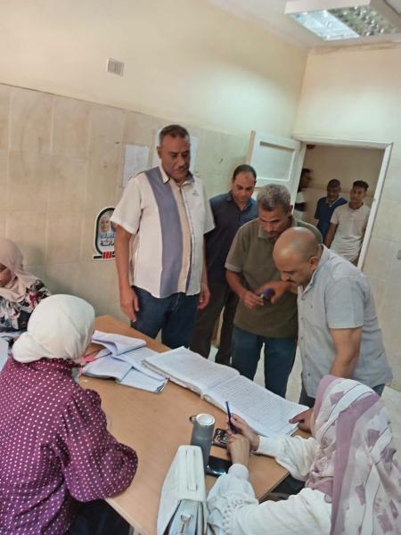 ابودياب نائب رئيس أخميم يتابع الخدمات الصحية والشبابية ميدانيا