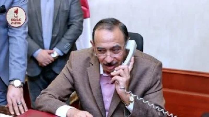 محافظ سوهاج يهنئ الأول على مستوى الشهادة الإعدادية هاتفيًا ويشيد بتفوقه