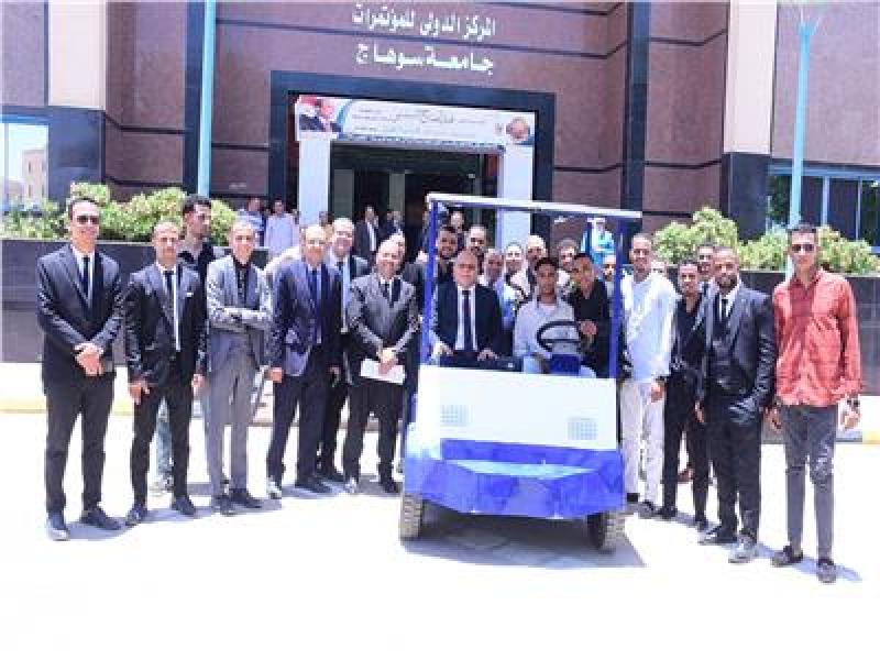 طلاب سوهاج يبتكرون سيارة كهربائية تعمل بالطاقة الشمسية