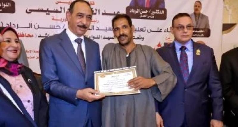 محافظ سوهاج يدشن فعاليات ملتقى التوظيف بنادى المحليات