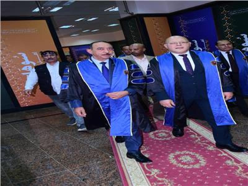 محافظ سوهاج ورئيس الجامعة يشهدان حفل تخرج كلية الصيدلة وتعيين ١٠مُعيدين