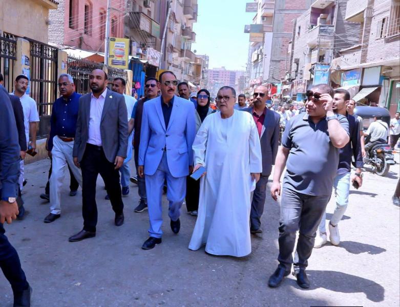 محافظ سوهاج يقود حملة مكبرة لضبط الأسواق ورفع الإشغالات بشوارع البلينا
