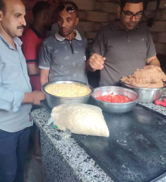 ” سوهاج ” : حملة رقابية على أحد المطاعم بالطريق السريع بقرية الصلعا ومصادرة 15 كيلوجرام لحوم مفرومة