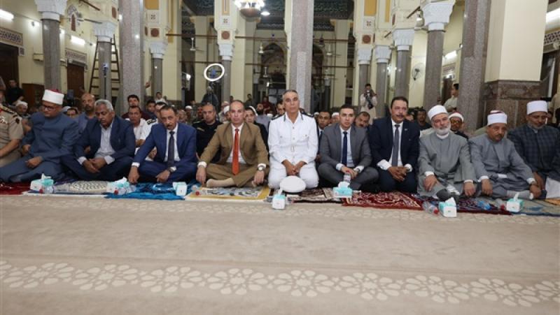 محافظ سوهاج ومدير الأمن يشهدان احتفال الأوقاف بذكرى المولد النبوي الشريف” بمسجد العارف بالله”
