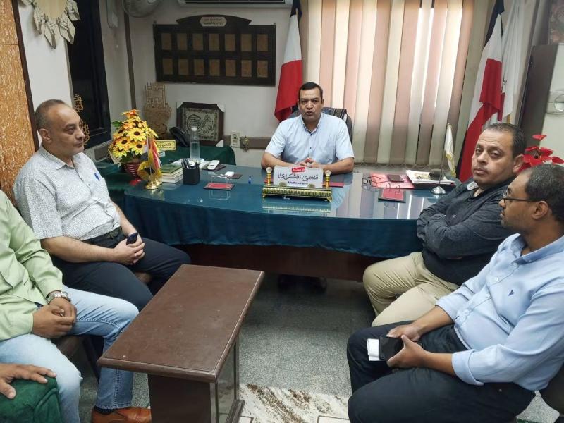 مدير عام إدارة جرجا التعليمية يعقد اجتماعًا موسعًا مع جميع أقسام الإدارة لمتابعة الاستعدادات وبحث آليات العمل