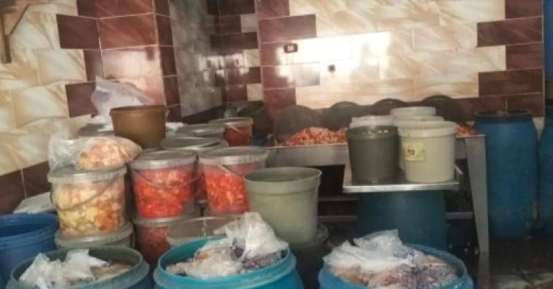 ضبط 9.5 أطنان مواد غذائية مجهولة المصدر فى حملة التموين بسوهاج