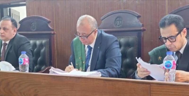 جنايات سوهاج : المشدد 15 سنة لمتهم بتهديد فتاة على ”واتس آب”