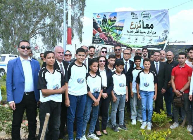 البحيرة تواصل إحتفالاتها بعيدها القومي ..   جولة موسعة لمحافظ البحيرة بحوش عيسى لإفتتاح وتفقد عدد من المشروعات التنموية بنطاق المركز