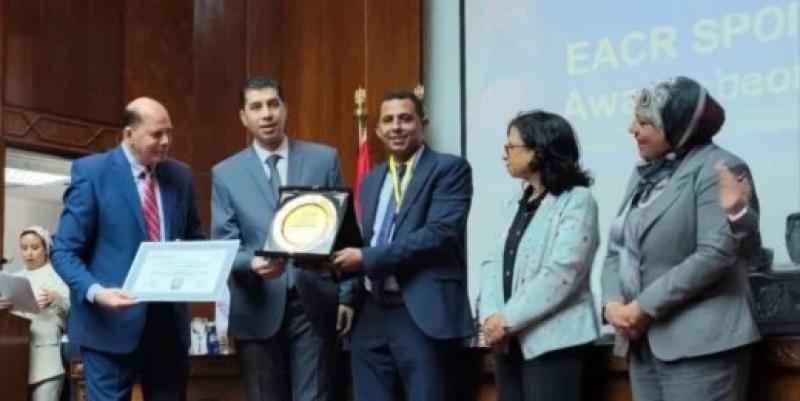 جامعة سوهاج تحصد المركز الأول فى جائزة التميز بأبحاث السرطان لعام 2026