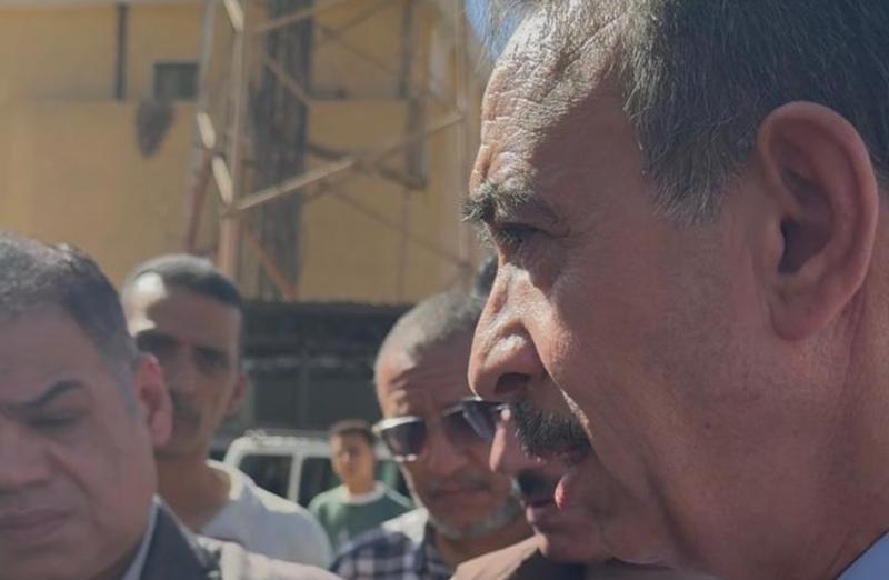 محافظ سوهاج يوجه بتوفير كشك بديل لبائعة عقب إزالة فرش مخالف بطهطا