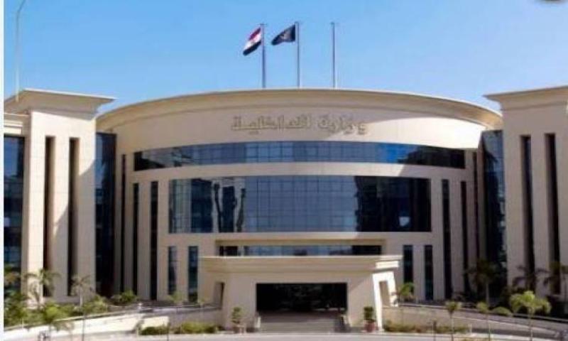 مواقع التواصل الاجتماعي تقود ضبط سائق بسوهاج صادر بحقه أحكام قضائية
