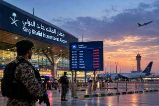 بين كواليس التهدئة وجمود المفاوضات..كيف اشتعلت جبهات الساحل والمطارات بين الرياض وصنعاء؟!