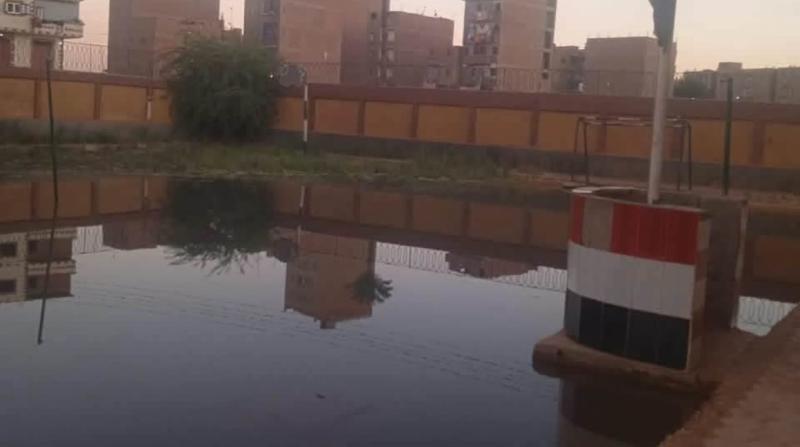 تحرك عاجل من محافظ سوهاج بعد وصول مياه الصرف الصحي إلى فناء مدرسة بجرجا