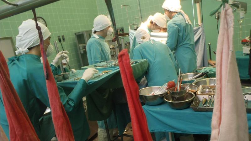 اتهام فتاة لطبيب بسوهاج بالتسبب في فض غشاء بكارتها عقب عملية جراحية
